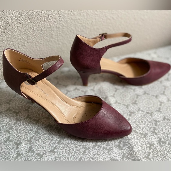 Journee Collection~Chic~Bette~Faux Leather~Almond Toe~Pump~Buckle Closure~Size 9 - Picture 2 of 14